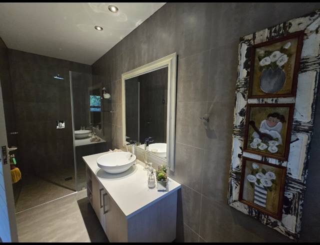 5 BEDROOM HOUSE FOR SALE IN THREE RIVERS EAST